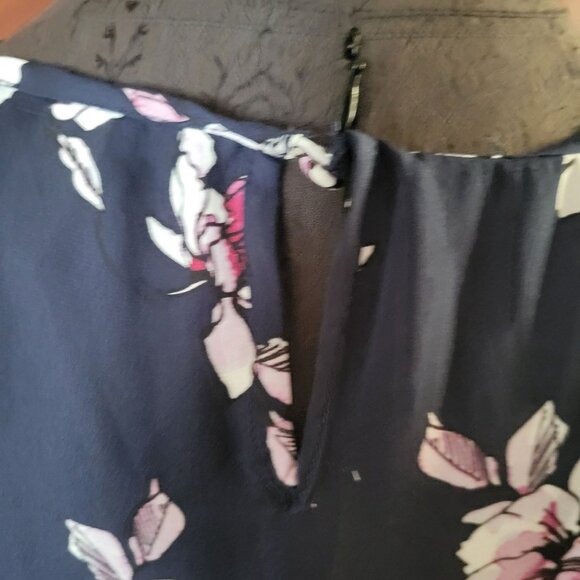 Torrid Floral Print Navy & Pink Short Sleeve Tunic Top Womens Size 0 Lightweight - Picture 6 of 8